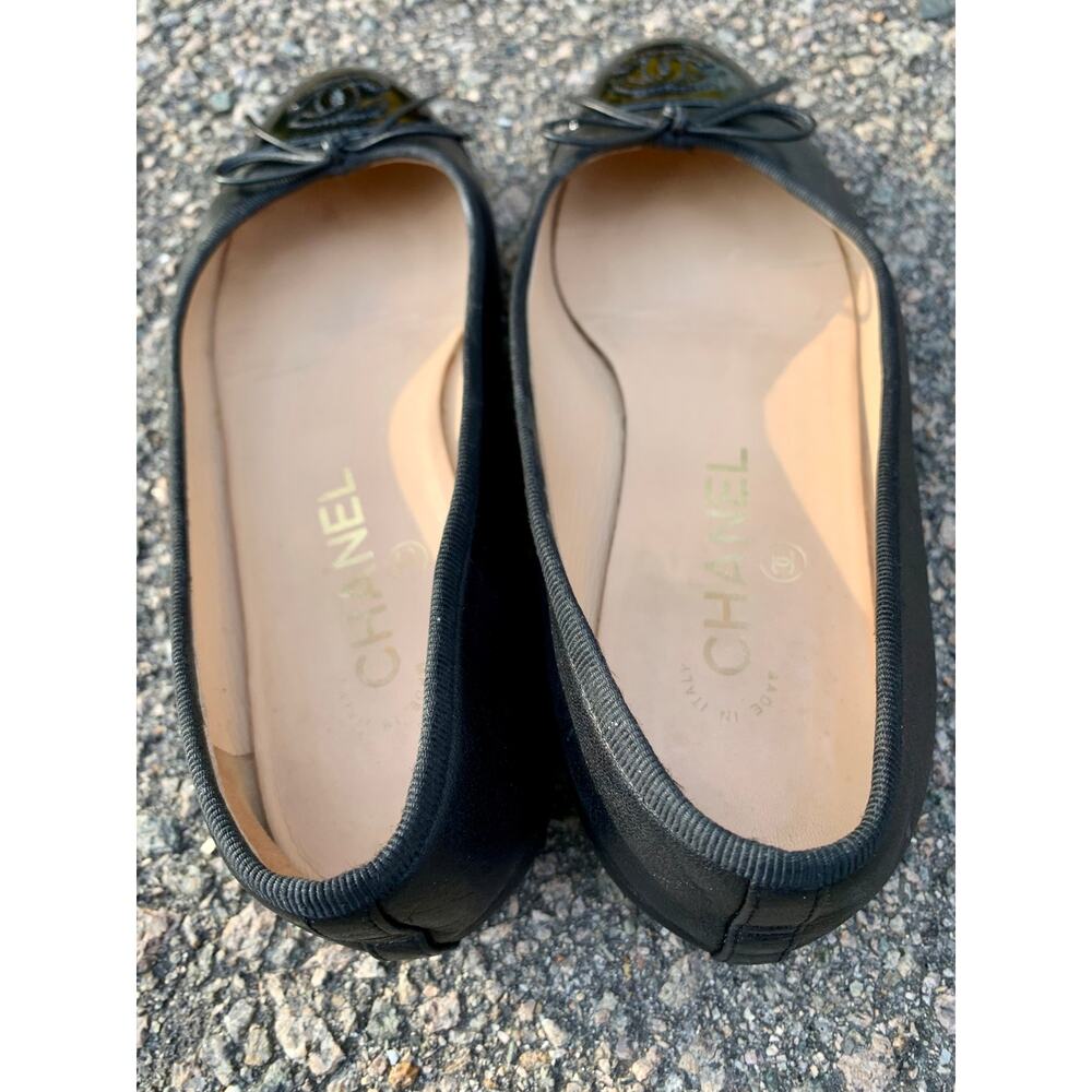 Authentic Chanel Lambskin Leather Ballet Flats 36.5 Black CC Bow Patent Cap Toe - Picture 9 of 15